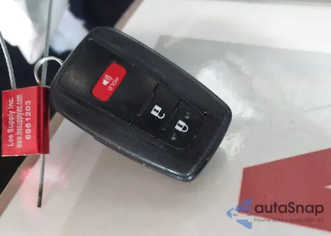 2016 Toyota Prius Four Touring z USA, uszkodzony, nr VIN JTDKARFU8G3520864